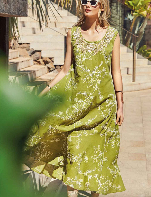 ROBE LONGUE AVEC BRODERIE FAITE À LA MAIN
