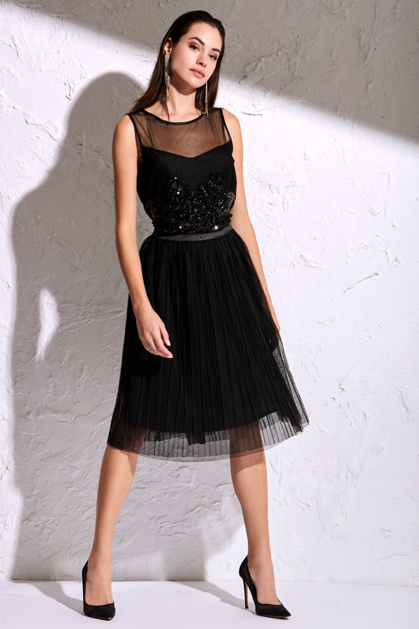 VESTIDO SEM MANGAS COM PAEQUINS